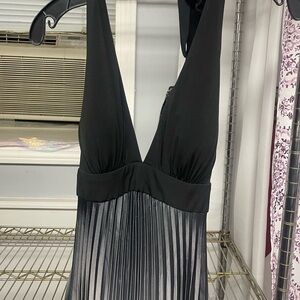 Black and Gray Cachè Pleated Maxi Dress🔥